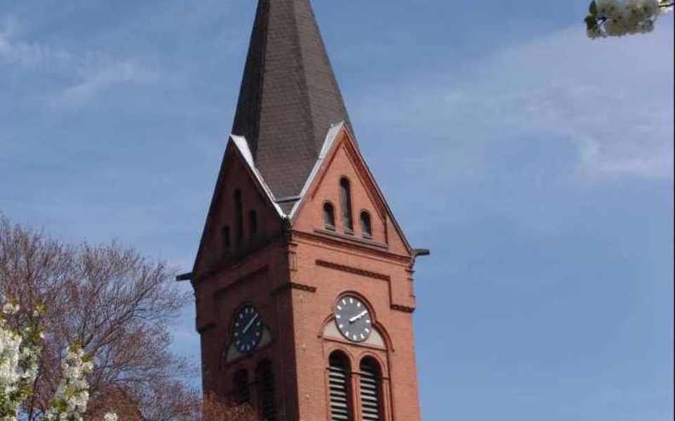 Johanneskirche_Kirchturm im Frühling_Pistorius_Klein.jpg